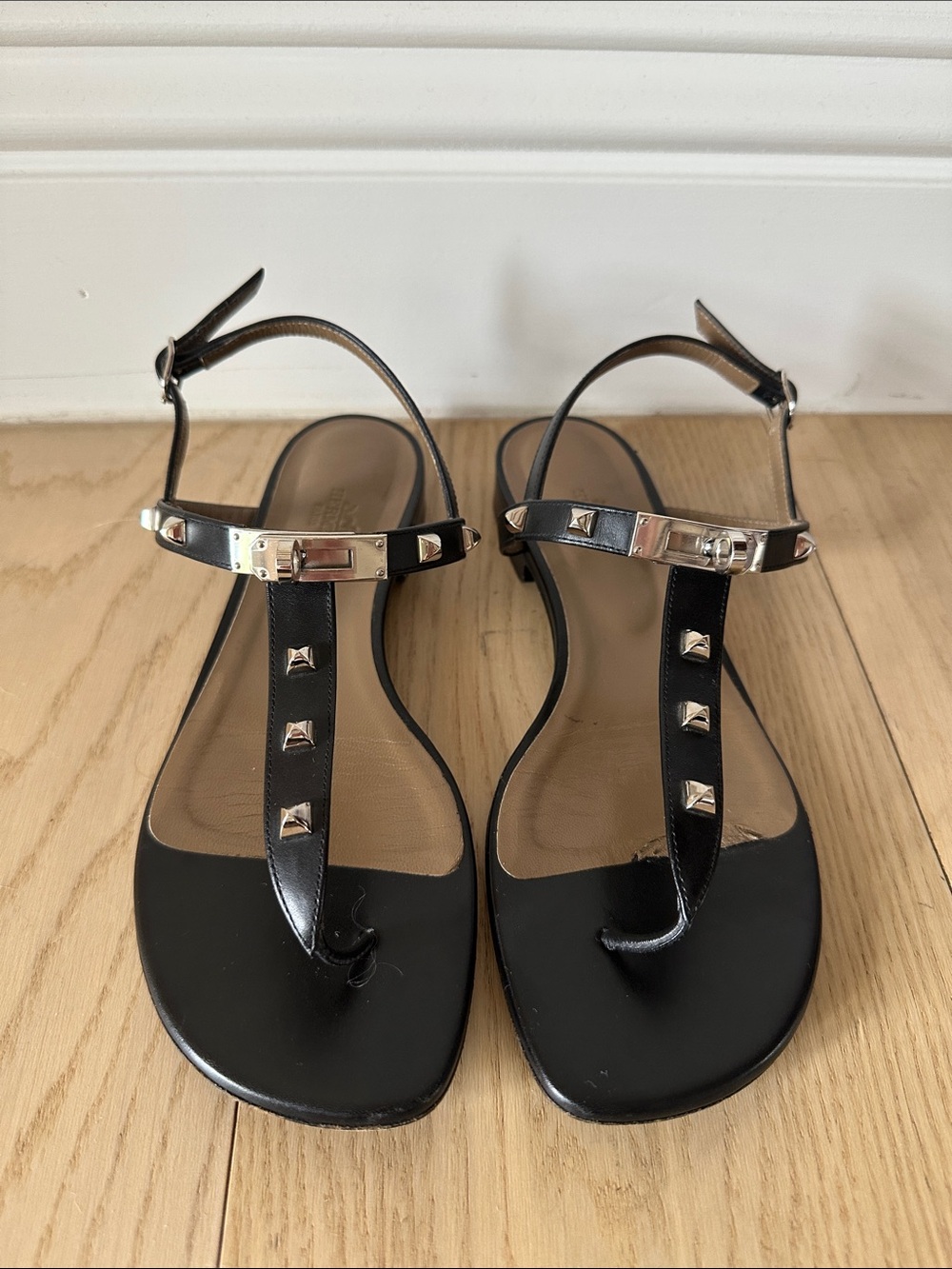HERMÉS Olivia Black T-Strap Sandals - Size 39